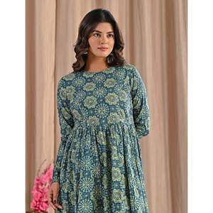 ชุดเดรสอานาร์กาลีผ้าจอร์เจตต์สีเขียวทะเลพิมพ์ลายด้วยมือแบบอินเดีย ตัดเย็บแบบสัลวาร์ คามีซ  ลายวาดด้วยมือ - Product Image 1