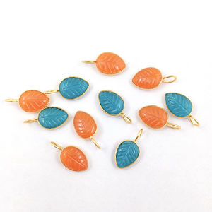 8x10 MM sculptée à la main Apatite pierre précieuse 925 argent chrétien pendentif à breloque plaqué or lunette réglage élégant conception de bijoux - Product Image 5