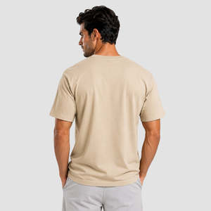 เสื้อยืดคอตตอน 100% รุ่น Essential Flow สีเบจ ทรงปกติ ออกแบบหลวมๆ สำหรับออกกำลังกาย พิมพ์ลาย หมายเลขรุ่น - Product Image 2