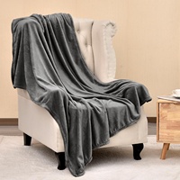 Vente en gros de couverture en flanelle de luxe durable et bon marché couverture en polyester gris foncé doux confortable pour la maison hôtel voyage