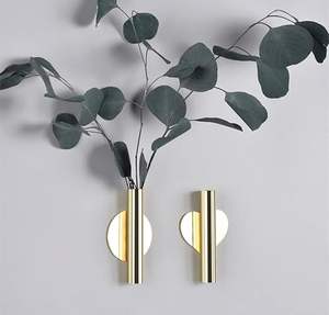 Jarrón alto de metal dorado para arreglo floral, maceta decorativa elegante para evento de boda en casa o mesa de restaurante, centro de mesa de lujo - Product Image 1