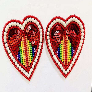 Boucles d'oreilles pendantes uniques faites à la main en perles rouges de Noël, bijoux brodés, accessoires de mode tendance pour femmes, à porter pour Noël - Product Image 6