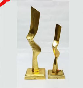 Objet décoratif en aluminium argenté au design étonnant avec base en bois pour la maison ou le bureau - Product Image 4