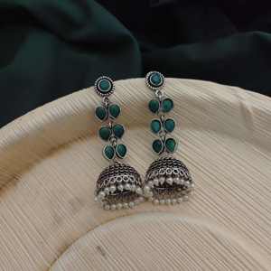 Pendientes Jhumki hechos a mano Ruhi al por mayor, joyería india de alta calidad para venta al por menor y reventa - Product Image 1