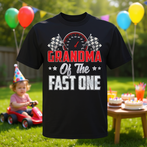 T-shirt promozionale per il primo compleanno di Fast One, bambino di un anno, a tema auto da corsa, per la famiglia e la nonna - Product Image 3