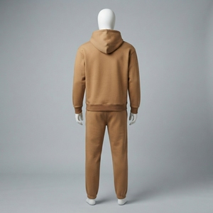 Ensemble de survêtement pour homme couleur beige, style minimaliste ton sur ton, comprenant un sweat-shirt à capuche et un pantalon de jogging, idéal pour le sport, l'entraînement, la gym, le fitness et les activités sportives, qualité premium - Product Image 3