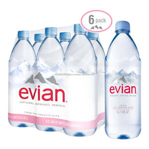 エビアンとフィジーの水に似たペットボトルのエビアンプレミアム品質スプリングミネラルウォーター精製水