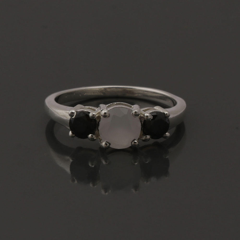 ขาว &amp; ดำ