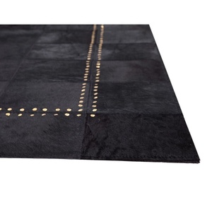 Alfombra de cuero vacuno negro premium con remaches, alfombra de cuero auténtico hecha a mano para uso en interiores y exteriores - Product Image 4