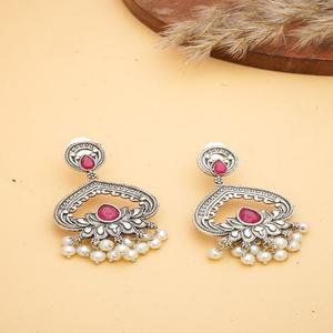 ต่างหูห้อยแบบชันด์บาลีทรงคลาสสิกสไตล์วินเทจ ทำจากทองเหลืองเคลือบเงิน ประดับด้วยหินโมนาลิซ่า เหมาะสำหรับผู้หญิงในเทศกาลต่างๆ และใช้ได้ทุกวัน - Product Image 1