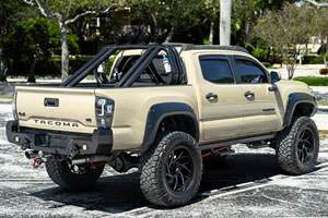 TOYOTA TACOMA TRD OFF-ROAD DOBLE CABINA 4X4 2017 USADO (LHD/RHD) - Product Image 3