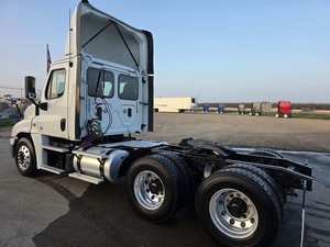 Camión de Transporte de Carga a Larga Distancia, Tractocamión 6x4 con Cabina Dormitorio, Diésel, Listo para Trabajar - Product Image 5