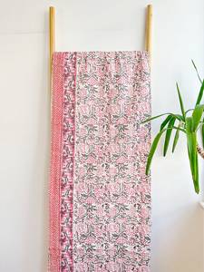 Elegante Reversible Kantha Stitch Manta Impreso a mano Diseño floral Edredón de algodón puro Blanco Gris Rosa-Manta de tamaño King - Product Image 5