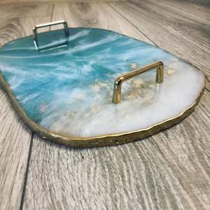 Plato de resina de diseño hecho a mano, diseño elegante, perfecto para entretener a los invitados, bodas o decoración festiva del hogar - Product Image 6