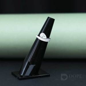 แหวนเพชรเม็ดเล็กรูปลูกแพร์ประดับ1.50CT สุดหรูหราแหวนสำหรับสตรีคลาสสิกเหนือกาลเวลาใน14kt สีทองชั้นดีสำหรับช่วงเวลาที่โรแมนติกได้รับการรับรองจาก IGI - Product Image 1