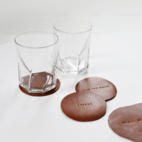 Ensemble de sous-verres en cuir de veau chêne vintage élégant Logo en relief point de luxe tapis de boisson décor de Table en vrac cadeau d'exportation haut fournisseur