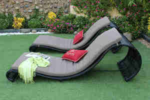 Chaise longue d'extérieur élégante en forme d'arc pour des espaces de jardin élégants et une relaxation confortable au bord de la piscine - Product Image 2