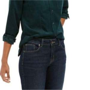 Camicia in velluto a coste verde scuro extra large da donna Charter Club, stile casual autunnale, con logo ricamato, in chiffon di seta e maglia. - Product Image 3