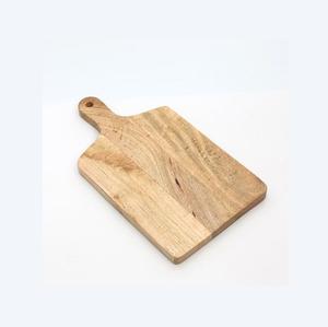 Planche à découper en bois magnifiquement conçue avec une finition à l'huile naturelle qui améliore et résiste à l'humidité pour la longévité - Product Image 6