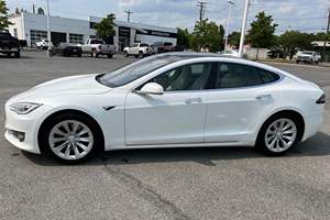 Tesla Model S 60 2016 Usado en Buen Estado, Sin Accidentes, Volante a la Izquierda/Derecha - Product Image 2