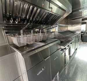 Compre un camión de comida móvil con electrodomésticos de bajo consumo y una gran área de cocina, perfecto para entrega de comida a precios económicos. - Product Image 3