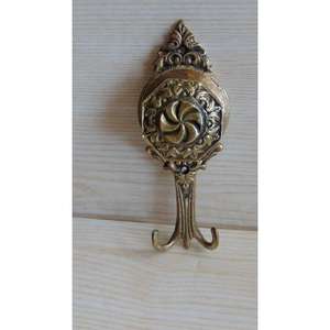 Crochets muraux en laiton massif de reproduction antique pour un décor rustique et vintage avec un design complexe crochets muraux en laiton - Product Image 1