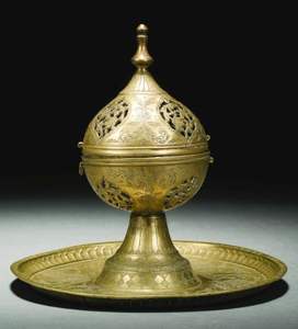 Brûleur d'encens en laiton pour offrandes religieuses offrant une diffusion aromatique profonde et une atmosphère sacrée - Product Image 5