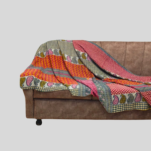 Couette patchwork de bohème moderne avec broderie indienne traditionnelle et design recyclé - Product Image 2