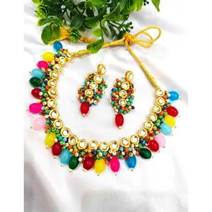 Parure de bijoux bohèmes Kundan, collier multicouche en pierres perlées multicolores, plaqué or sur cuivre, élégant, idéal pour les fêtes et les cadeaux - Product Image 1
