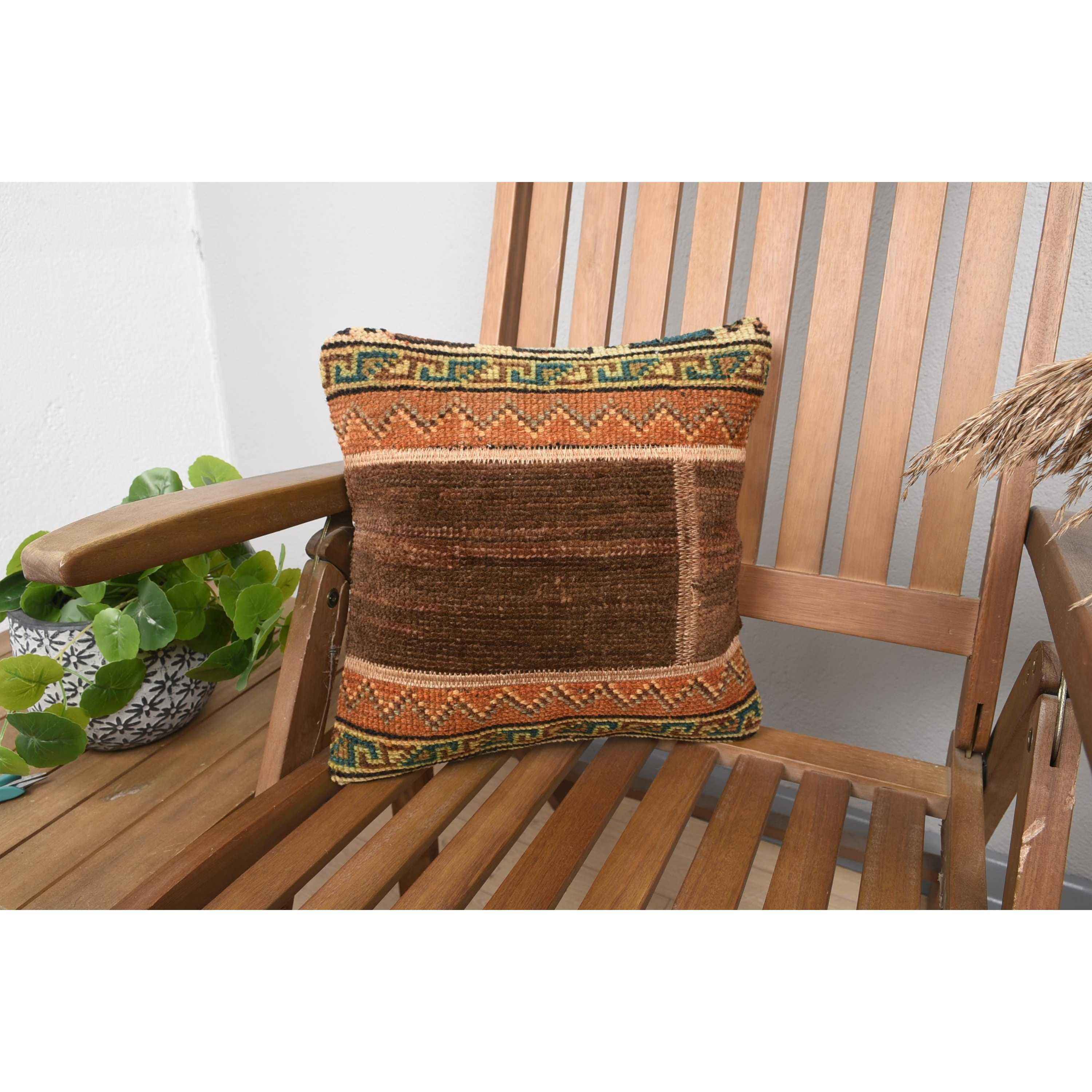 สีน้ำตาล