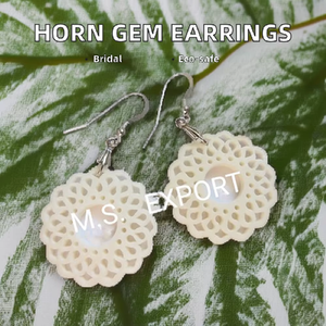 Boucles d'oreilles personnalisées en corne et pierres précieuses pour femmes avec décoration murale de boîtes artisanales en bois, idéales pour les fêtes et les mariages - Product Image 2
