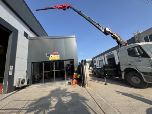 Grue montée sur camion PMA 250 de grue de flèche hydraulique de haute qualité de 10 tonnes pour le moteur de roulement de noyau d'équipement de machines de construction - Product Image 4