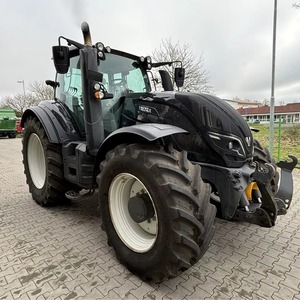 Compre un Tractor Agrícola Valtra 4x4 con Ruedas Negras de Alta Productividad - Product Image 3