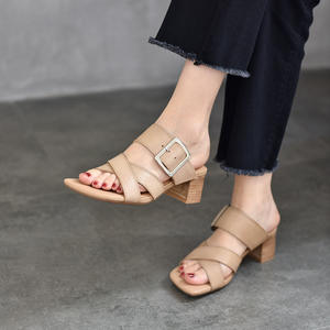 Pantoufles en cuir pour femmes, pour l'intérieur et l'extérieur, sandales confortables et souples, mules de maison avec semelle antidérapante pour la maison - Product Image 3