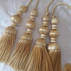 Vente en gros de glands d'or de haute qualité personnalisés OEM Fait à la main écologique pour chaussures sacs vêtements Hamza Badges - Product Image 5