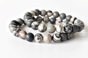 Bracelet en Jaspe Picasso Gris Naturel de 8 mm, Perles Rondes, pour la Méditation et la Guérison, Vente en Gros - Product Image 1
