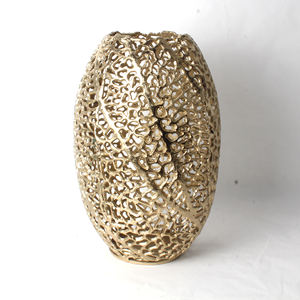 Vase à fleurs en aluminium moulé avec un design moderne, parfait pour la décoration de la maison et l'exposition d'arrangements floraux frais de manière magnifique - Product Image 5