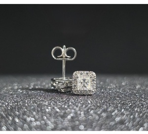 Elegantes pendientes de diamantes en oro blanco con artesanía atemporal y un diseño sofisticado brillante de la India - Product Image 3