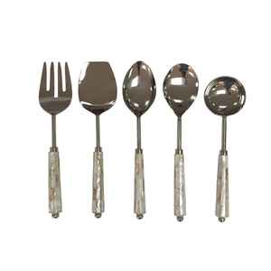 Juego de cubiertos de acero espejado con asas de nácar para una cena elegante y funcional - Product Image 3