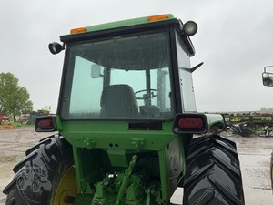 1973 pour John pour Deere 4430 2WD Tracteur de marche - Product Image 2