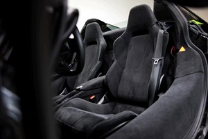 McLaren 750S Spider 2024 certifiée, propre et en bon état, pneus R20 verts, boîte automatique, turbo, intérieur tissu foncé, ACC, jantes en alliage d'aluminium - Product Image 4