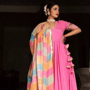 Ensemble Angrakha Kurta et Dupatta en coton rose |   Dentelle Kota Doria |   Longueur mi-longue |   Vêtements ethniques élégants pour les mariages et les fêtes de Diwali - Product Image 1