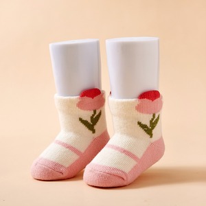 Calcetines de punto para bebé con flores y lazo rosa, Calcetines antideslizantes para vestido, dulces para niños pequeños, fábrica de Vietnam al por mayor - Product Image 2
