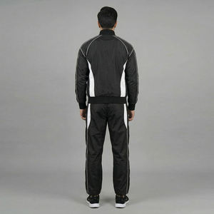 Ensemble de survêtement homme noir et blanc avec empiècements contrastants, veste zippée à col montant et pantalon de jogging, tenue de sport active - Product Image 3