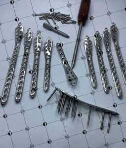 Plaque de verrouillage du tibia distal 3.5mm (6H à 12H) avec vis de verrouillage (100 pièces) Implant orthopédique vétérinaire en acier inoxydable S 316L - Product Image 6