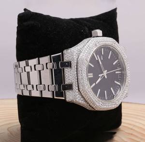 Montre de luxe pour homme en acier inoxydable à quartz, montre-bracelet haut de gamme avec diamants en moissanite entièrement sertis pour les fêtes et les occasions spéciales - Product Image 3