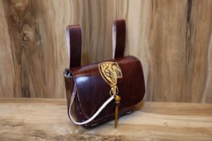 Lobo vikingo Hallmarked Cuero Marrón Viking OSEBERG Dragon Broche Cuero hecho a mano Cuero en blanco Unisex - Product Image 2