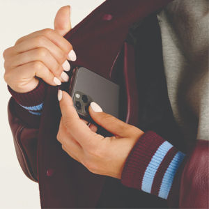 Vente en gros de veste universitaire recadrée de style vintage pour femmes à logo personnalisé nouvelle veste en cuir brodée à la mode en coton teint uni - Product Image 6