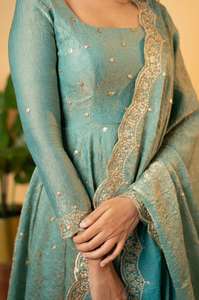 Elegante conjunto de Chinnon Anarkali Kurta con bordado detallado, Ropa Étnica cómoda y elegante para damas - Product Image 5