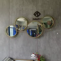 Miroir mural en métal moderne et personnalisé de luxe avec design encadré, écologique, durable, décoration intérieure de haute qualité